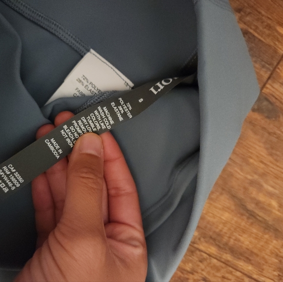 OFFER! Vuori Studio Pocket Legging - Picture 3 of 7